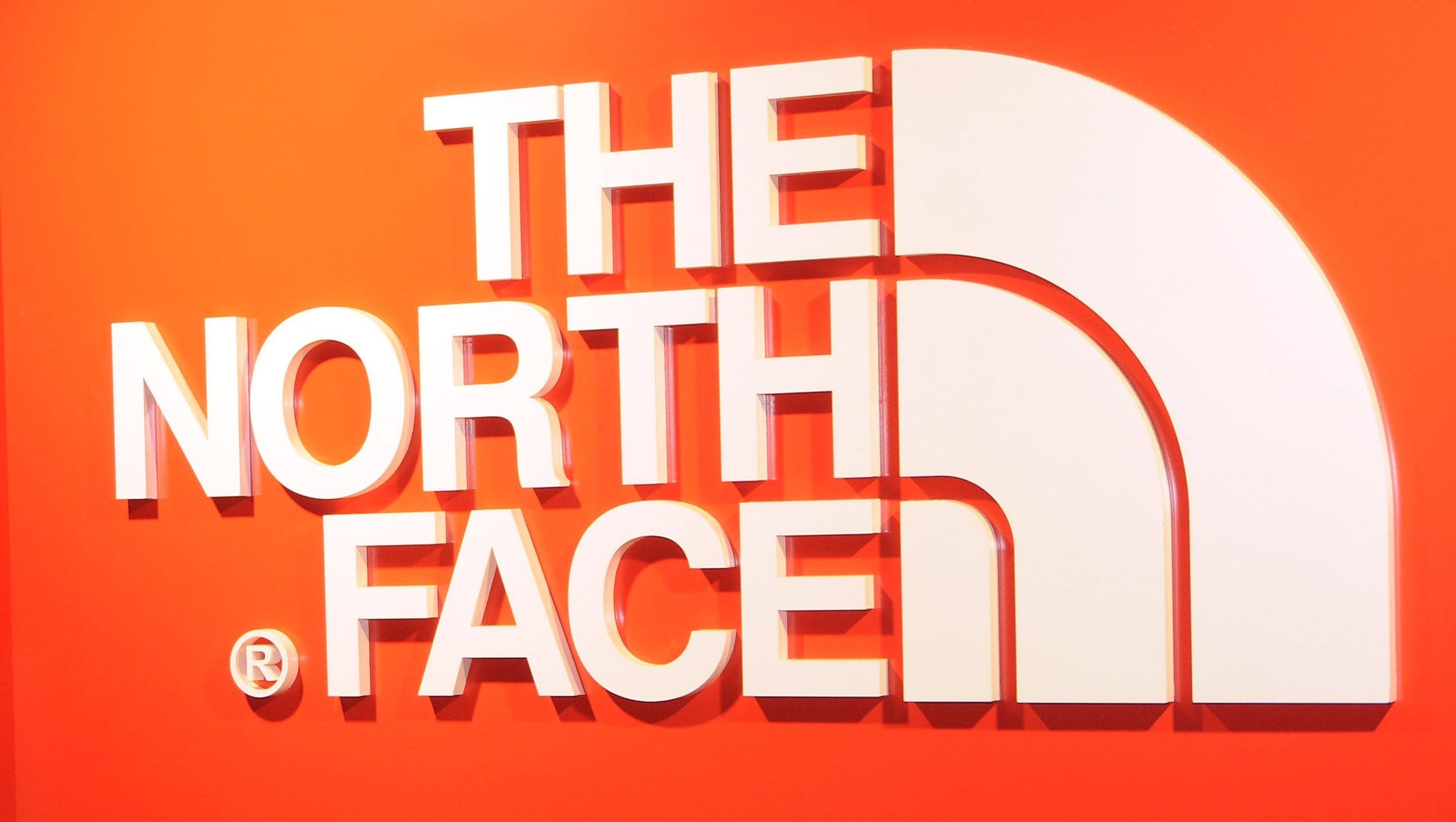 the-north-face-startet-„summer-of-pride“-mit-einem-schrillen-drag-video-trotz-anhaltender-kritik-von-bud-light-und-target