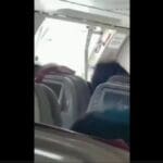 schockierendes-video-zeigt-passagiere-auf-suedkoreanischem-flug-in-panik,-nachdem-verrueckter-tuer-oeffnet,-waehrend-das-flugzeug-in-der-luft-ist-(video)