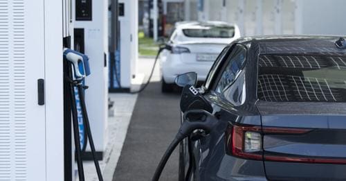 Verbraucher für Verbrenner: Seit Elektroautos nicht mehr subventioniert werden, sinkt die Zahl der Neuzulassungen – Die Weltwoche