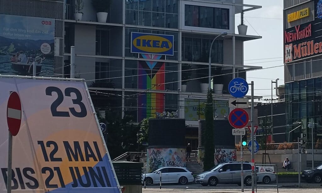 ikea-rustet-sich-mit-riesigem-homo-banner-fur-pride-month-aus