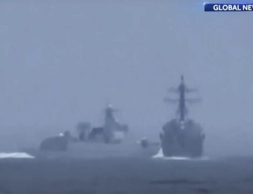 Video: Chinesisches Kriegsschiff versucht, US-Zerstörer in der Taiwanstraße zu rammen