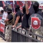 feds-auf-parade:-patriot-front-wannabees,-die-aryan-freedom-network-bringt-die-konfoederiertenflagge-fuer-den-texas-protest-am-samstag-heraus