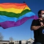menschenrechtskampagne-erklaert-nationalen-notstand-fuer-lgbtq-personen:-homophobie-verursacht-angeblich-flucht-von-schwulen-aus-ihren-haeusern