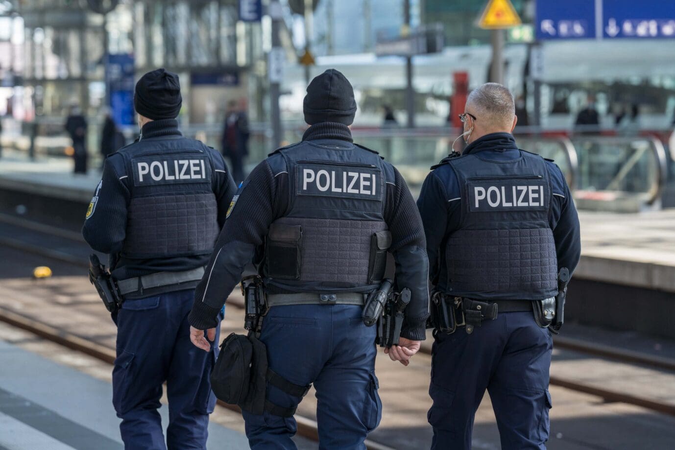 in-bussen-und-bahnen:-polizeigewerkschaften-kritisieren-faeser-fuer-vorstoss-zu-messerverbot