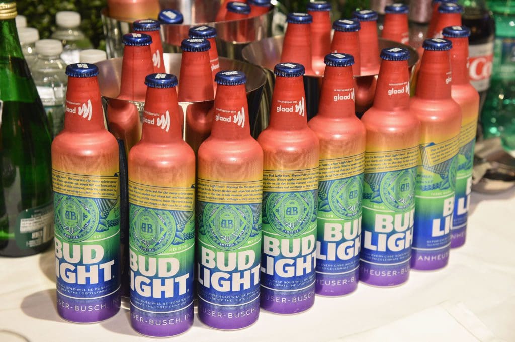 bud-lights-abschwung-setzt-sich-fort,-waehrend-neues-getraenk-zum-meistverkauften-bier-in-amerika-wird