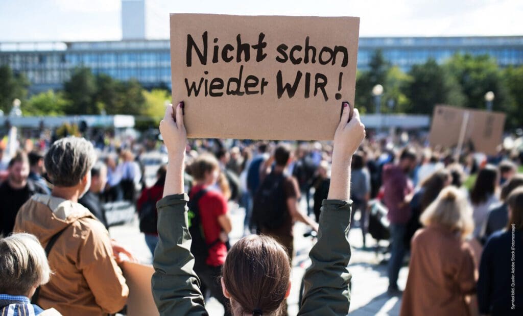 brandenburger-schueler-protestieren-gegen-eine-unterkunft-fuer-asylsuchende