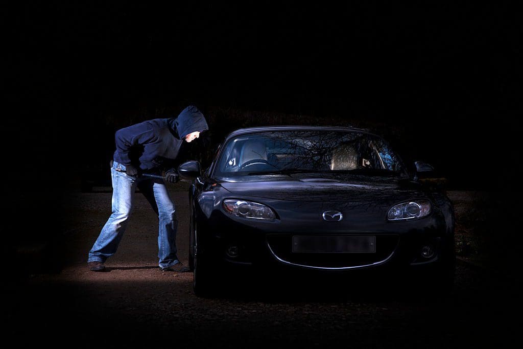 bande-von-autoeinbrechern-durchstreift-kalifornische-nachbarschaften-bei-nacht