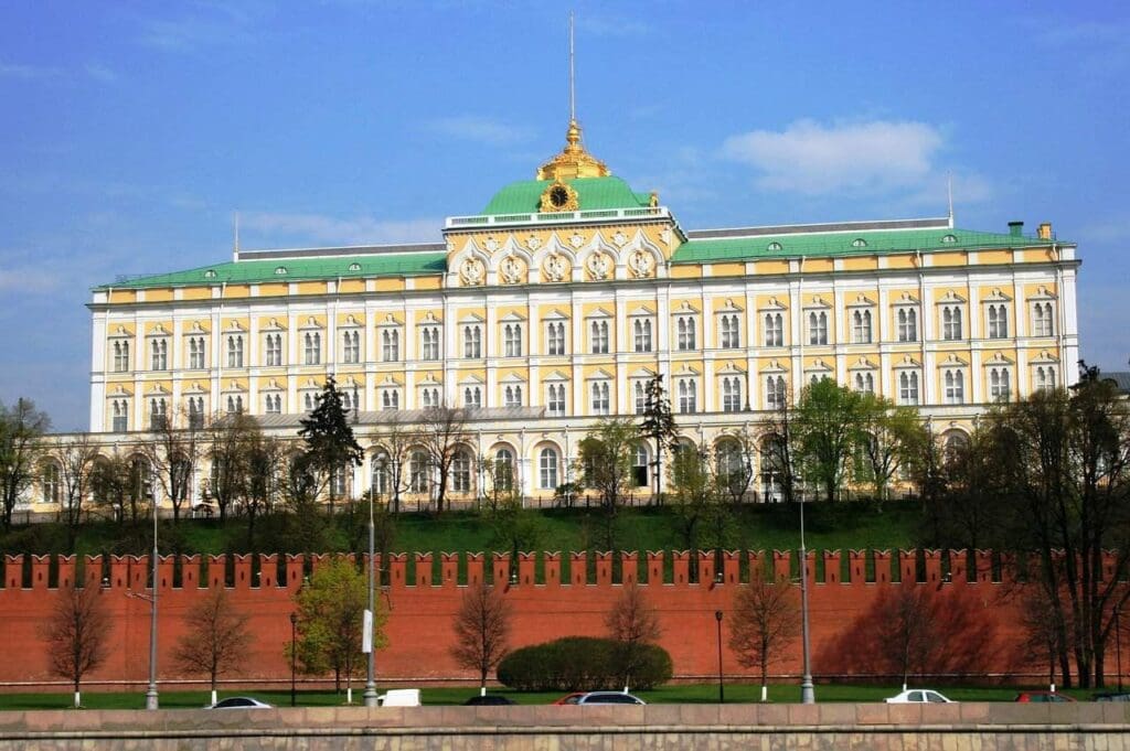 kreml-beschuldigt-ukraine,-getreidekorridor-fuer-‚kampfzwecke‘-zu-nutzen