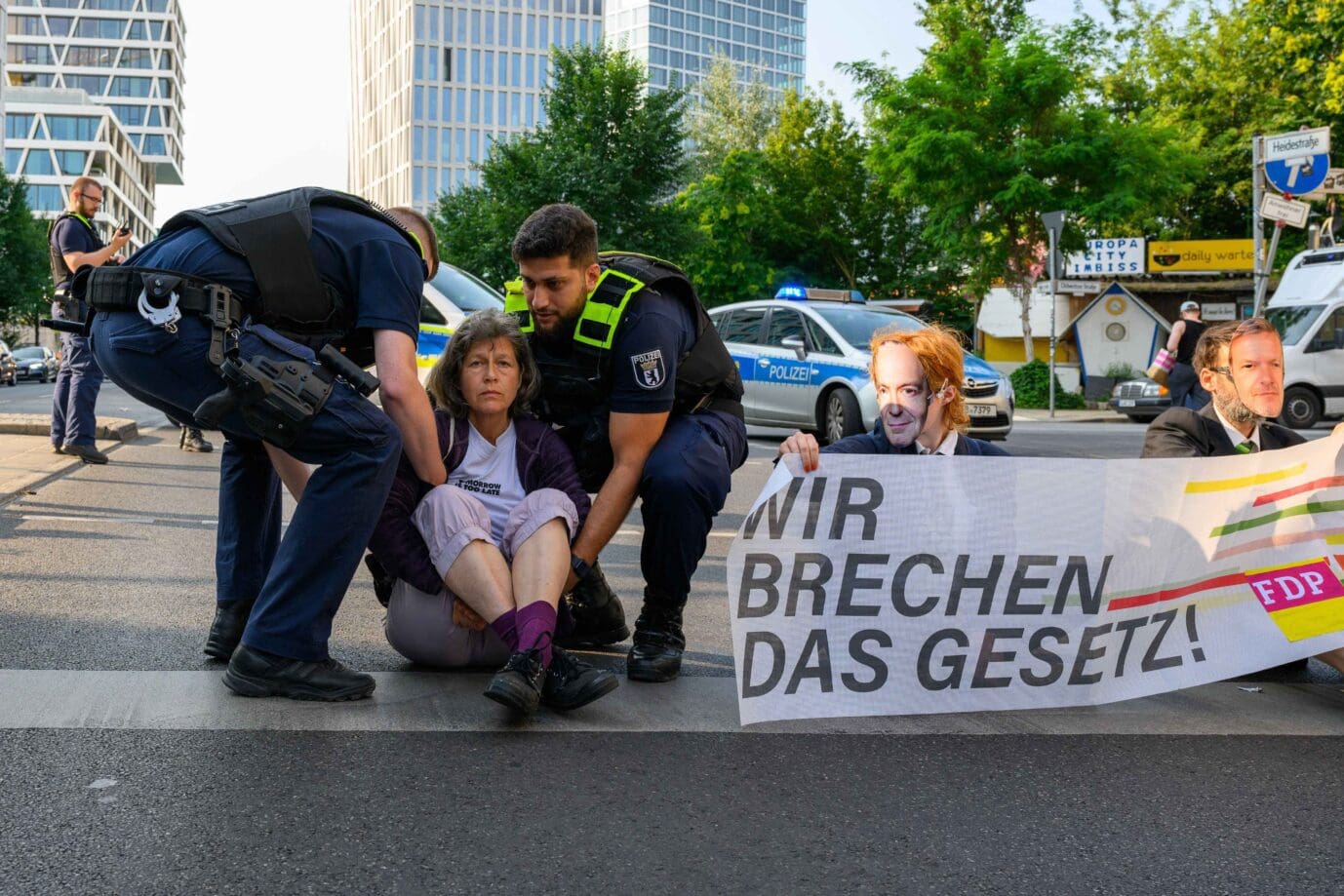 berliner-justiz-stellt-nach-erneuter-untersuchung-fest:-„letzte-generation“-ist-keine-kriminelle-vereinigung