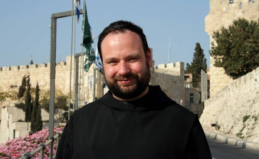 abt-in-jerusalem-verweigert-das-verdecken-seines-brustkreuzes-trotz-religionsfreiheit