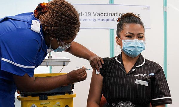 krankenhauseinweisungen-stiegen-um-10%-nach-der-einfuehrung-der-impfkampagne