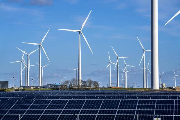 kein-nutzen-durch-hektischen-zubau:-solar-und-windenergie-im-jahr-2023-im-minus