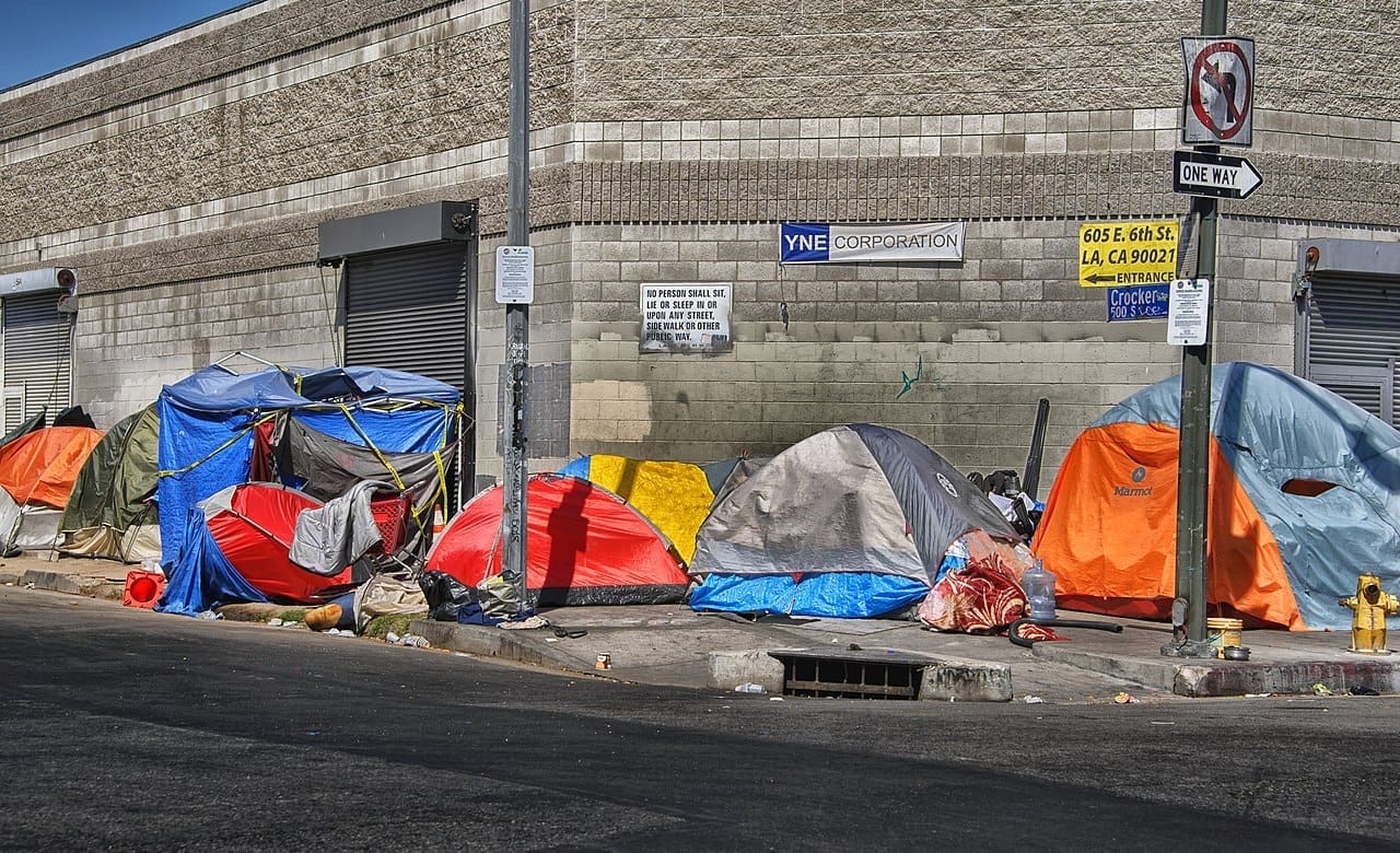 kaliforniens-obdachlosigkeit-koennte-tatsaechlich-mit-den-wohnkosten-zusammenhaengen