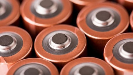 bericht-in-den-medien:-grosser-us-amerikanischer-batteriehersteller-wird-fuer-den-russischen-markt-umfirmiert