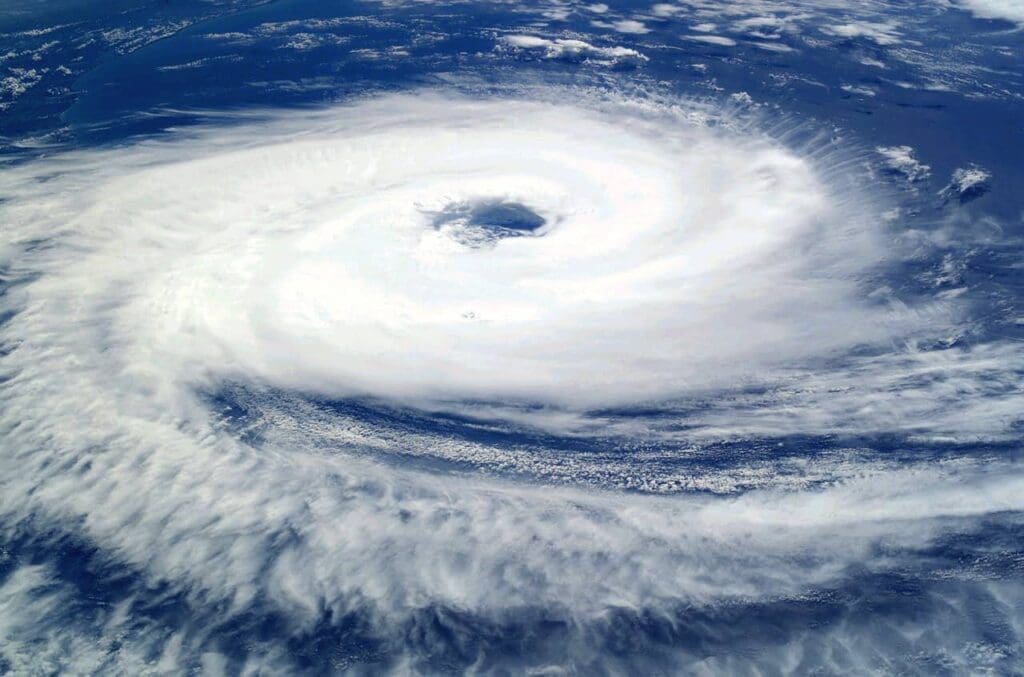 hurrikan-hilary-bringt-‚lebensbedrohliche-ueberschwemmungen‘-in-den-suedwesten-der-usa