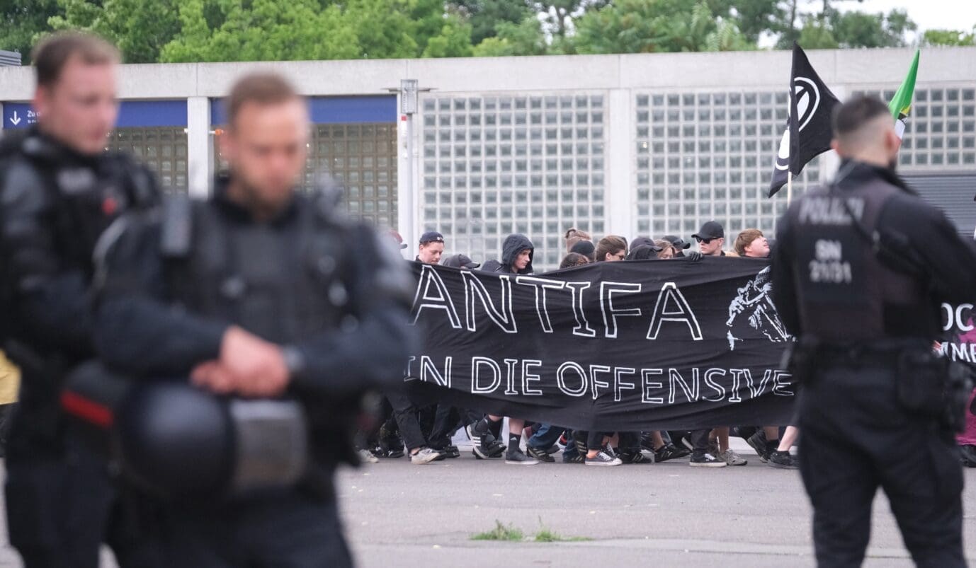 linksextremismus:-antifa-verkleidet-sich-als-journalisten