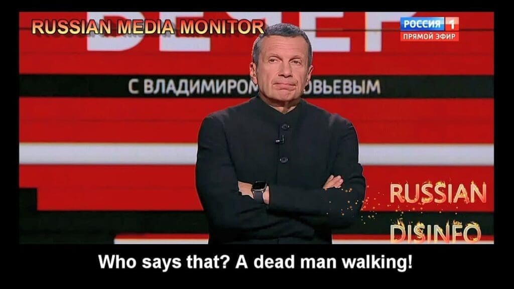 ein-toter-mann-geht“-–-russischer-staatsfernsehmoderator-beschuldigt-tucker-carlson,-sein-eigenes-todesurteil-zu-unterzeichnen-(video)