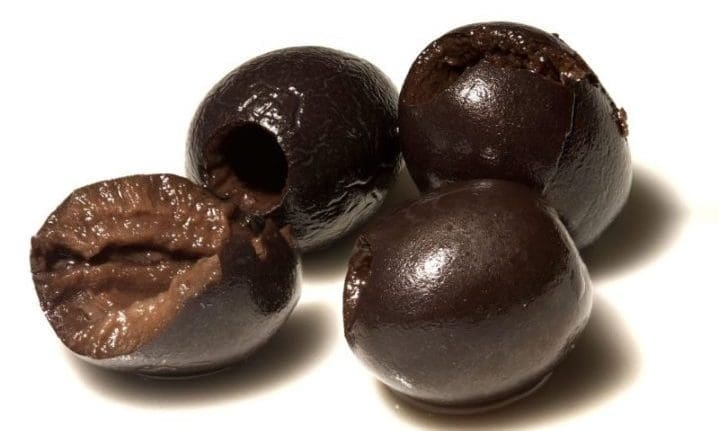 schockierend:-die-meisten-schwarzen-supermarkt-oliven-sind-hauptsaechlich-kuenstlich-gefaerbt