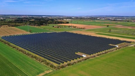 mangel-an-solaranlagen?-„bayernwerk“-deaktiviert-photovoltaikanlagen-aufgrund-uebermaessiger-sonneneinstrahlung