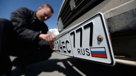 eu-nachbarlaender-untersagen-russischen-autos-mit-russischen-kennzeichen-die-einreise