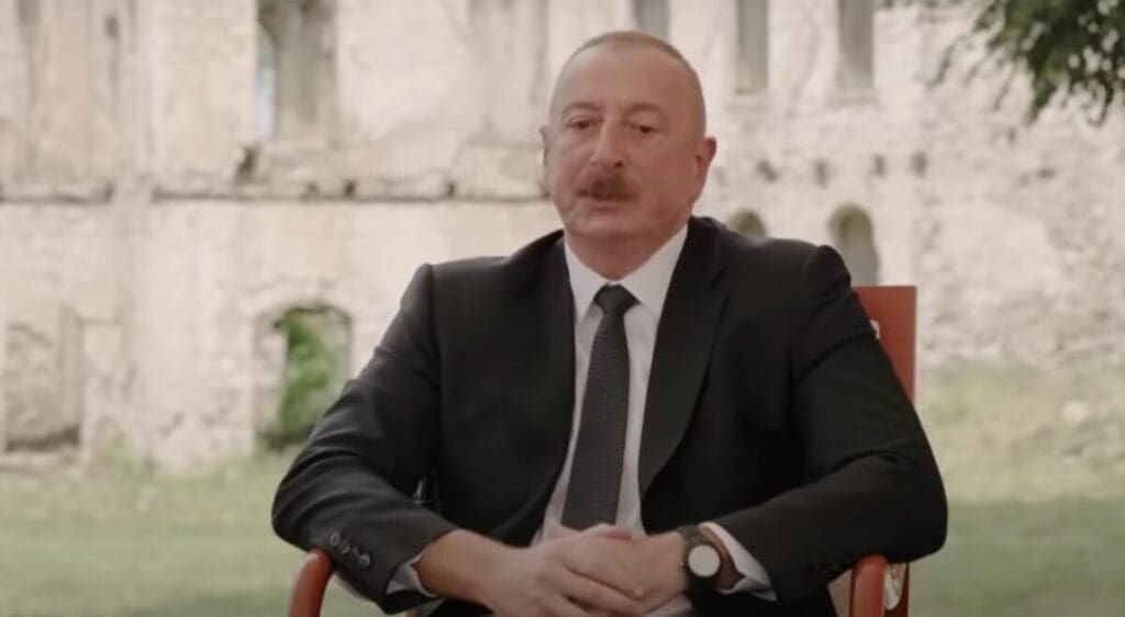 aserbaidschanischer-fuehrer-entschuldigt-sich-bei-putin-fuer-den-tod-von-friedenstruppen-in-karabach:-kreml