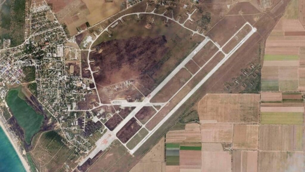 ukraine-gibt-bekannt,-dass-ein-militaerischer-flugplatz-auf-der-annektierten-krimhalbinsel-angegriffen-wurde
