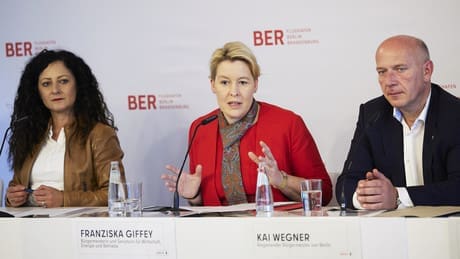 berlin’s-sozialsenatorin-aims-to-utilize-hotels-and-hostels-for-refugees-in-order-to-avoid-„conflicts