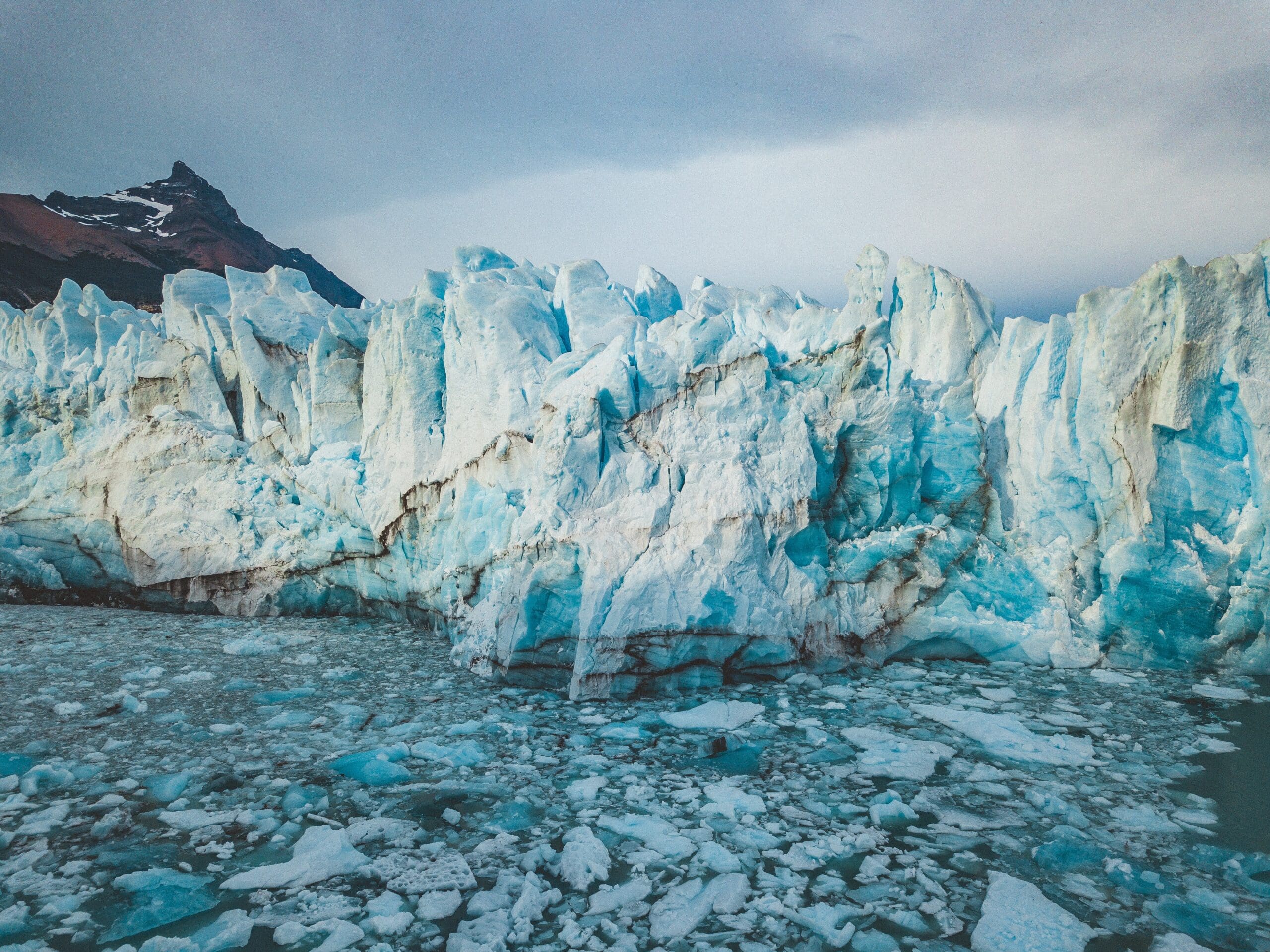 antarktis-schreibt-rekorde,-waehrend-die-globale-hitze-fuer-2024-bedrohlich-zunimmt