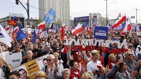 warschau:-oppositionsprotestmarsch-vor-den-parlamentswahlen