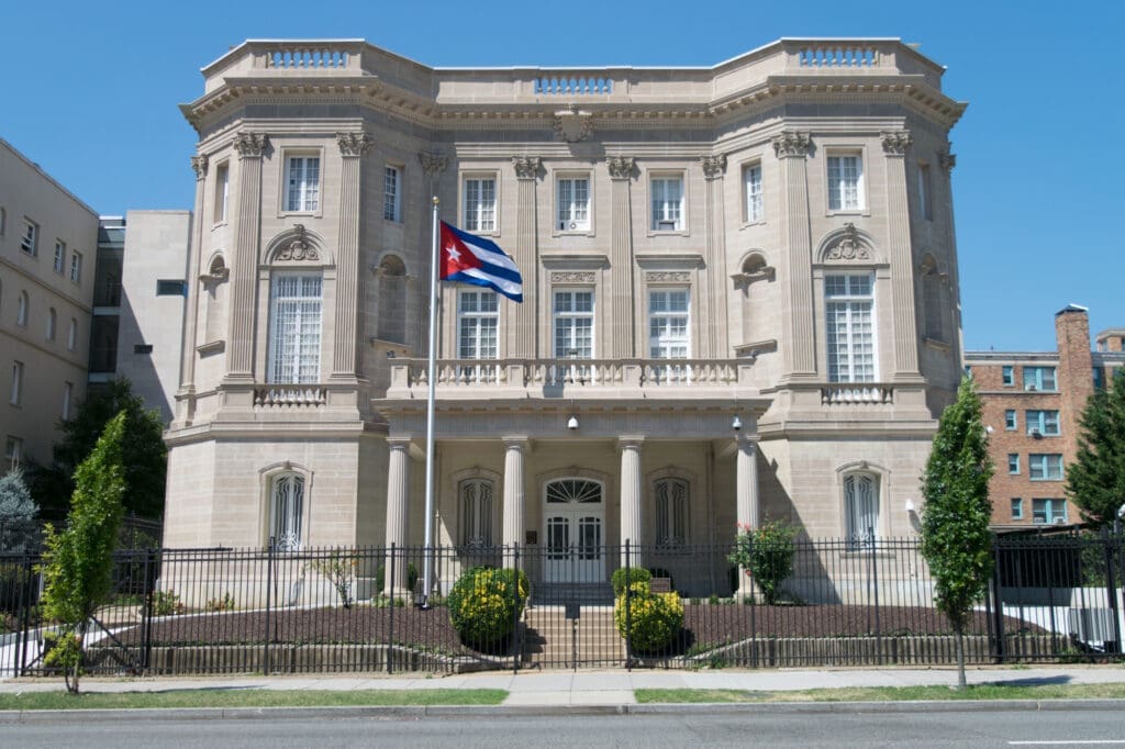 ein-weiterer-angriff-auf-die-kubanische-botschaft-in-washington