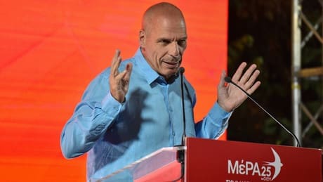 varoufakis:-europa-ist-in-einer-krise-–-von-der-leyen-wurde-von-merkel-aufgrund-ihrer-unfaehigkeit-in-die-eu-abgeschoben