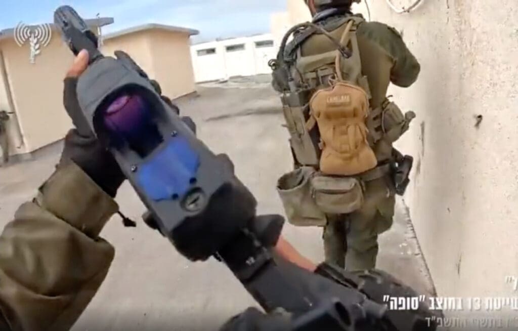 erstes-video-der-befreiung-von-geiseln:-israelische-elite-einheit-neutralisiert-60-terroristen