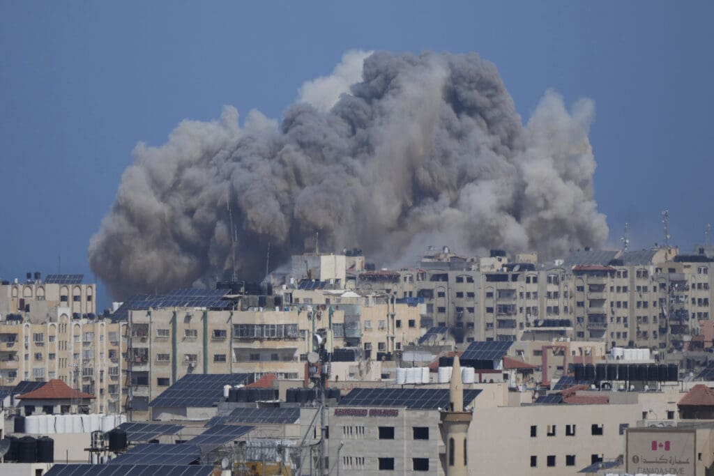 ‘hoelle-auf-erden:’-ein-bewohner-von-gaza-beschreibt-das-chaos,-waehrend-israels-gegenoffensive-droht