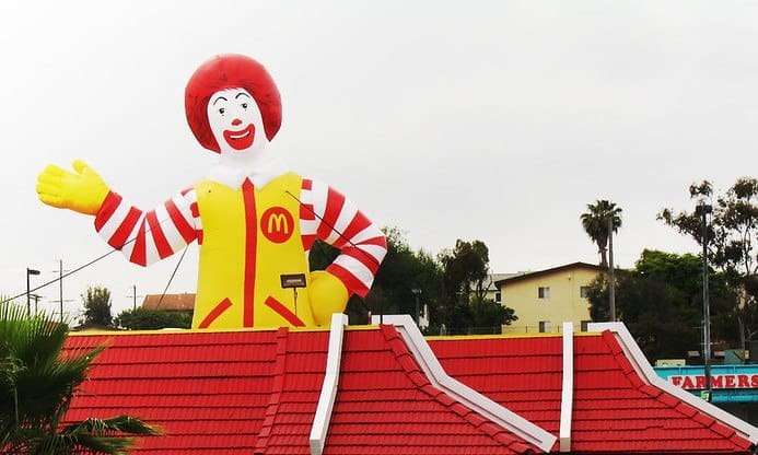 wie-kalifornische-fast-food-arbeiter-20-us-dollar-pro-stunde-gewonnen-haben