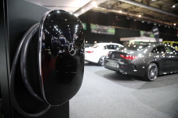nachfrageeinbruch-auf-dem-elektromobilmarkt-–-hochpreisige-e-autos-bleiben-unverkauft