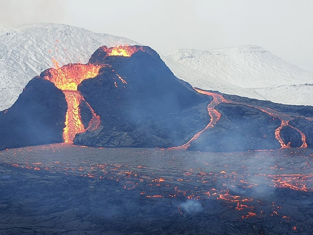 orf-news:-co2-verursacht-erwaermung-–-gletscher-schmelzen-–-vulkan-bricht-aus