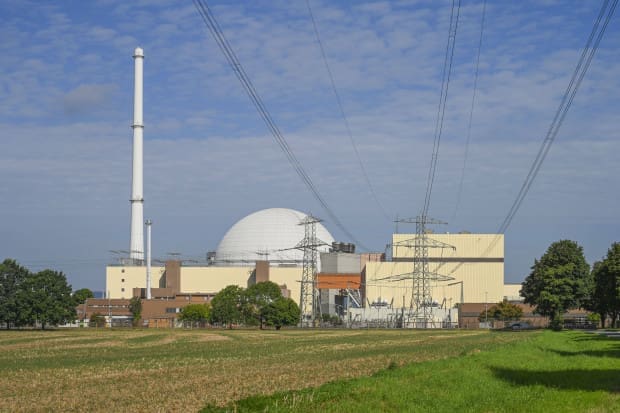grohnde:-dubai-plant-kernkraftwerke,-waehrend-die-gruenen-sie-ablehnen
