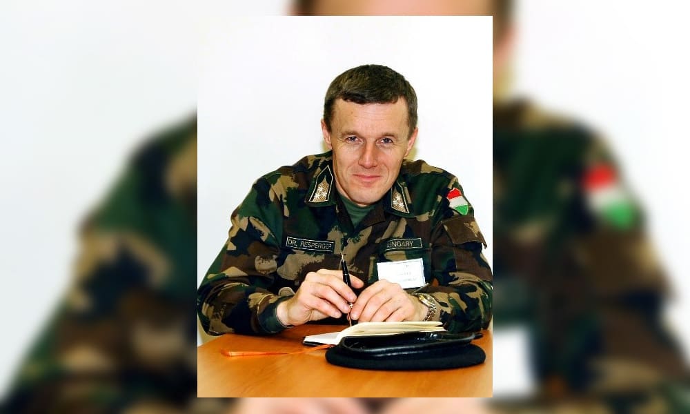 ungarischer-militaerexperte:-kiew-handelt-als-vertreter-der-usa