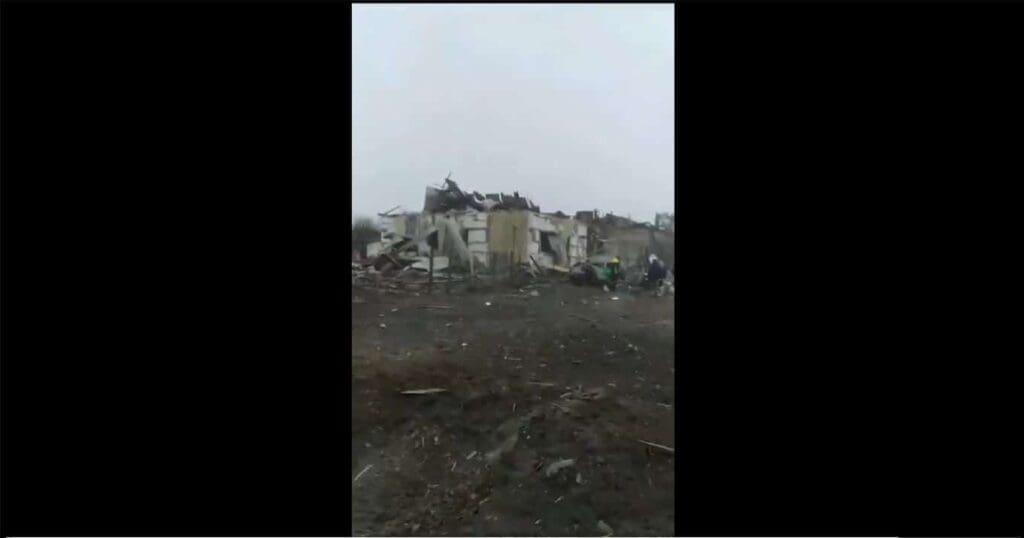russland-bombardiert-versehentlich-eigenes-dorf-nahe-der-ukraine