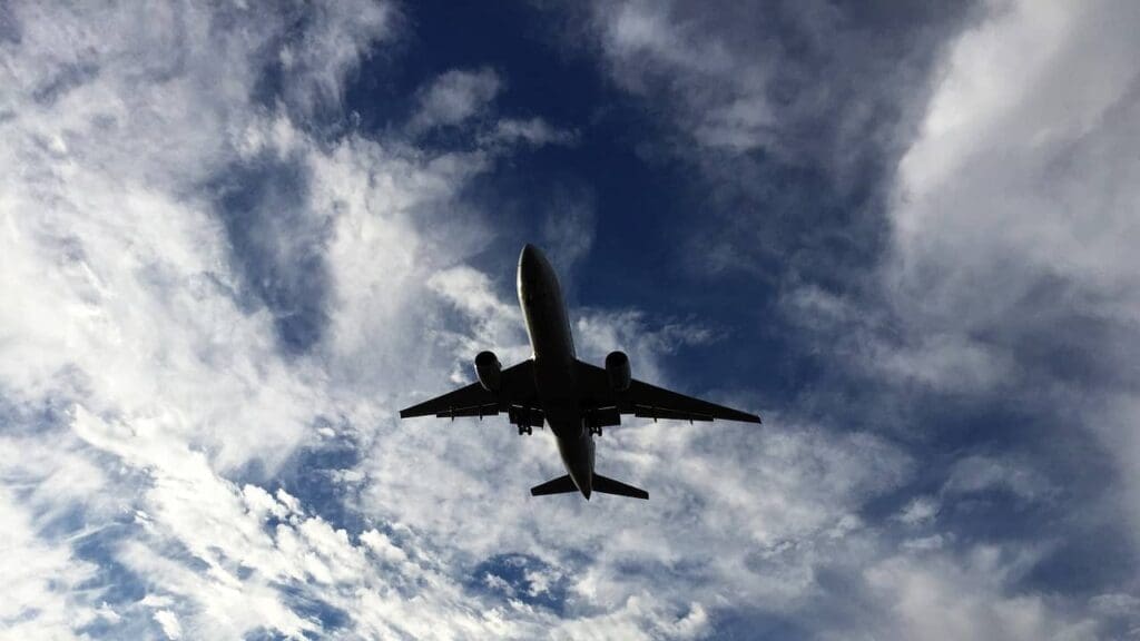 us-behoerde-gibt-bekannt:-teil-der-aufgeblasenen-tuer-eines-alaska-airlines-flugzeugs-gefunden