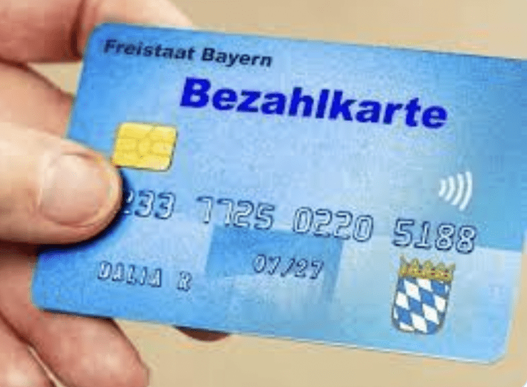 bayern-fuehrt-bezahlkarte-fuer-fluechtlinge-ein
