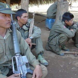 burmas-rebellen:-selbstgemachte-waffen-gegen-moderne-militaertechnologie