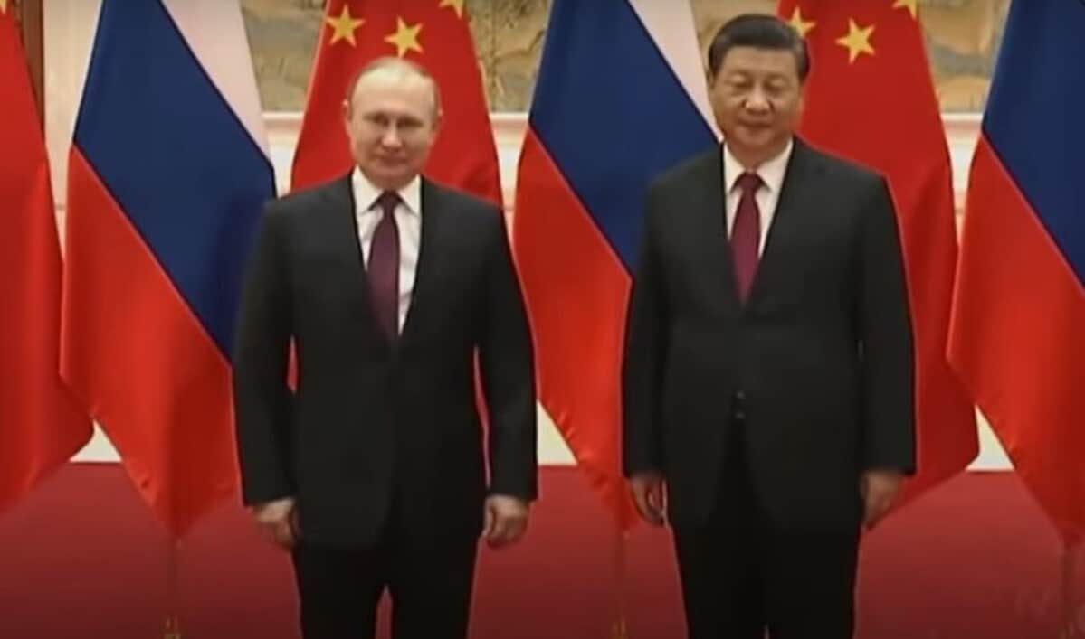 chinesischer-aussenminister-kritisiert-us-„unterdrueckung“-und-verteidigt-beziehungen-zu-russland