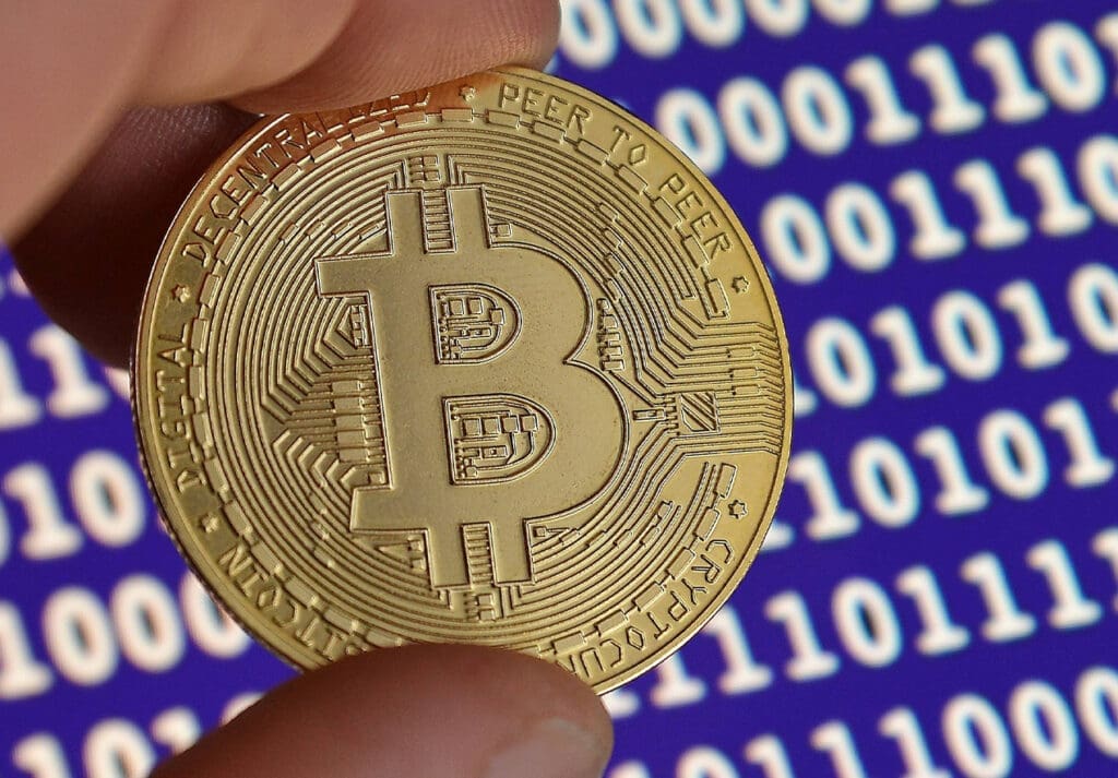 neuer-rekord:-erstmals-uebersteigt-bitcoin-die-70.000-dollar-marke