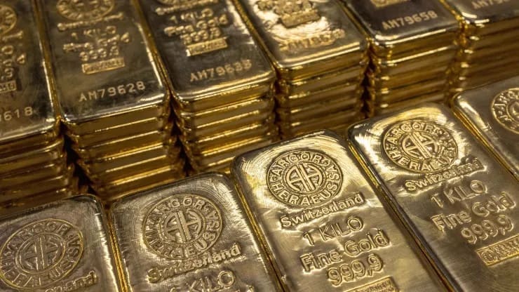 vierter-aufeinanderfolgender-rekord:-goldpreis-naehert-sich-der-2200-dollar-marke