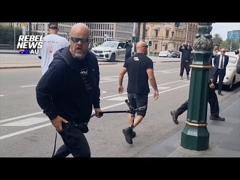 antifa-attack-&-rob-man-in-front-of-police