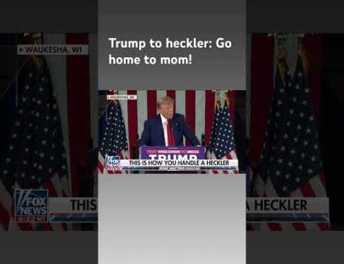 Trump addresses heckler: Your mom is ‚going to be angry‘! #shorts